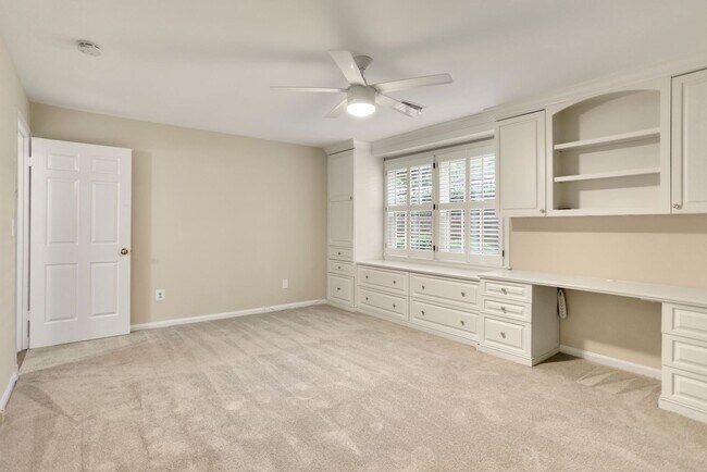 Building Photo - 2 Bed 2 Bath - Bethesda Condo - Large Outd...