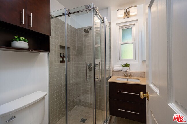 Building Photo - 13843 Milbank St