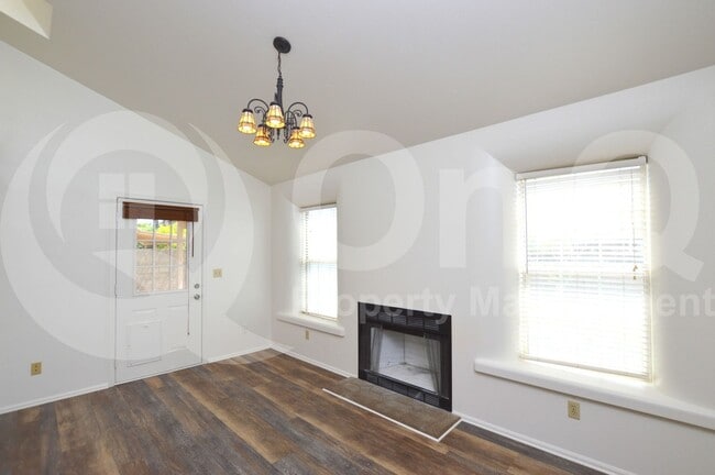Building Photo - 1559 E Drake Dr