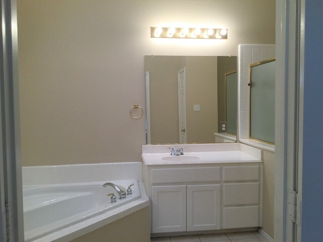 Building Photo - 1160 Valley Oaks Dr