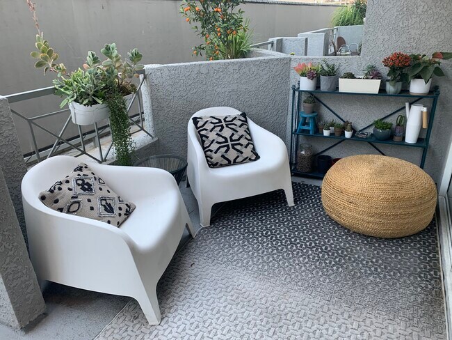 Building Photo - 15153 Burbank Blvd