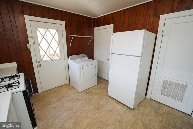 Building Photo - 8369 Nylon Ave