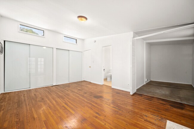 Building Photo - 6148 Glen Holly St