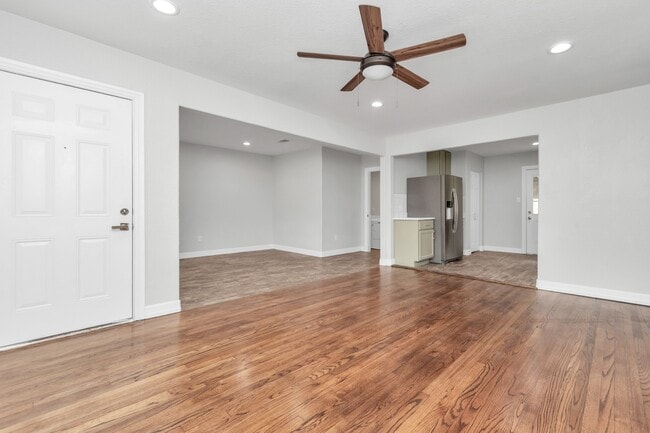 Building Photo - 1709 S Park