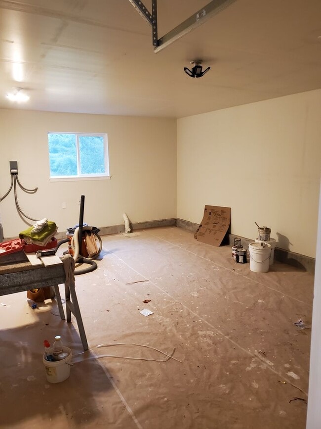 Building Photo - Newer Construction 2 Bedroom, 1 Bathroom, OREGON CITY Ready To Lease!