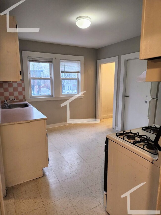 Building Photo - Nice 2 bed in JP