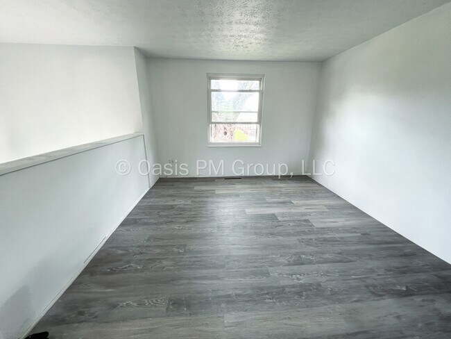 Building Photo - 912 Tellega Ave