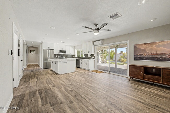 Building Photo - 5017 E Acoma Dr