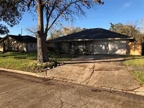 Building Photo - 1511 Alderbrook Dr