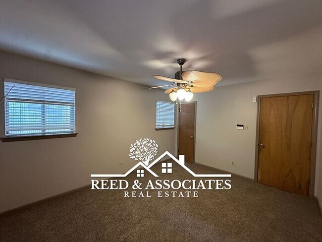 Building Photo - Spacious 3-Bedrooms in White Station School District!
