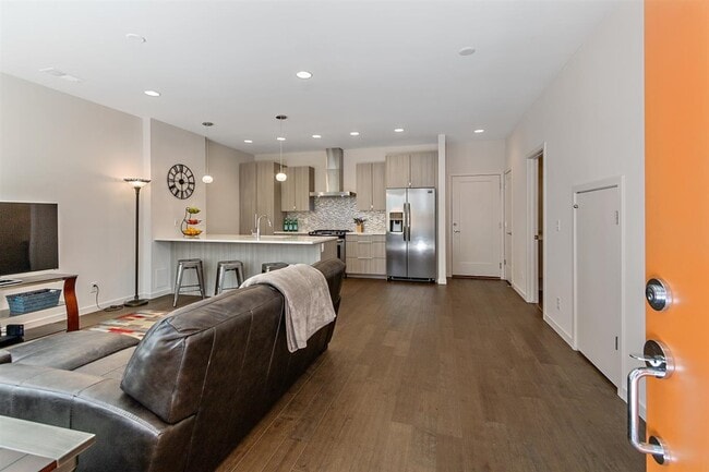 Entrance View - 3462 Albion St