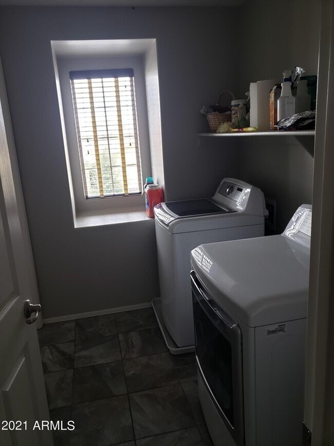 Building Photo - 16345 W Latham St