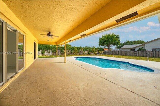 Building Photo - 1400 SW 54th Ave