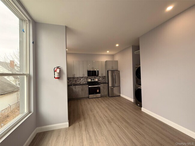 Building Photo - 222 Primrose Ave