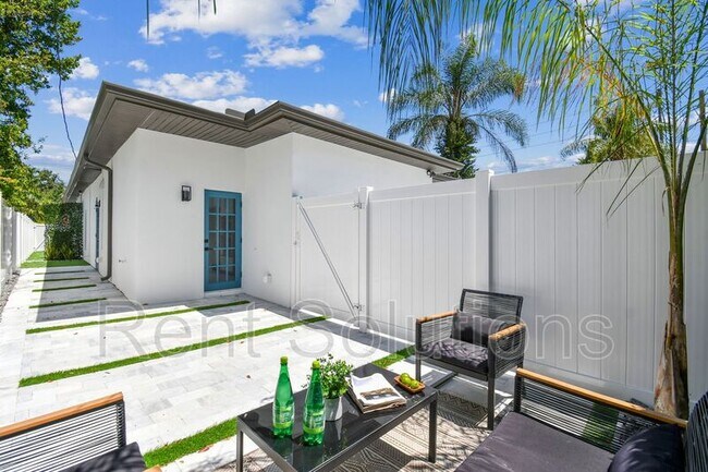 Building Photo - 110 28th Ave N