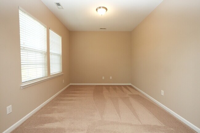 Building Photo - Bright 5BR w/ Island Kitchen,  Loft & 2-Car Garage in Mooresville