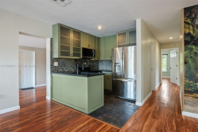 Building Photo - 7245 S Waterway Dr