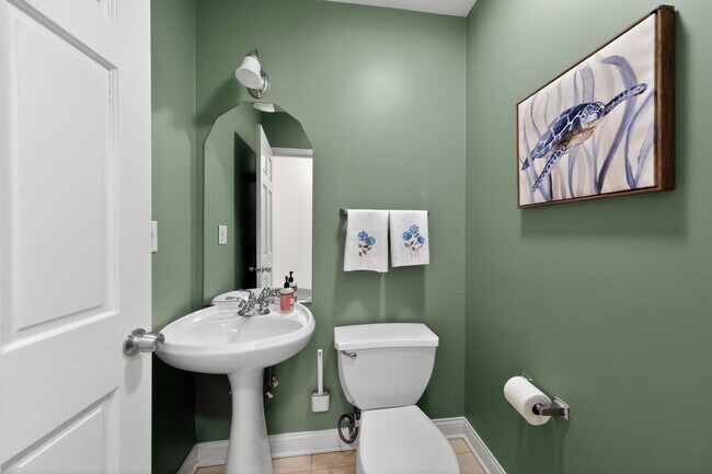 Building Photo - 724 W Briar Pl