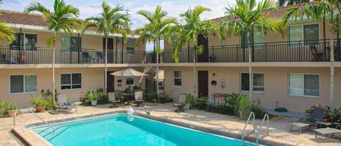 Building Photo - 2102 Alamanda Dr
