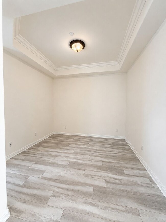 Interior Photo - 15225 Dickens St