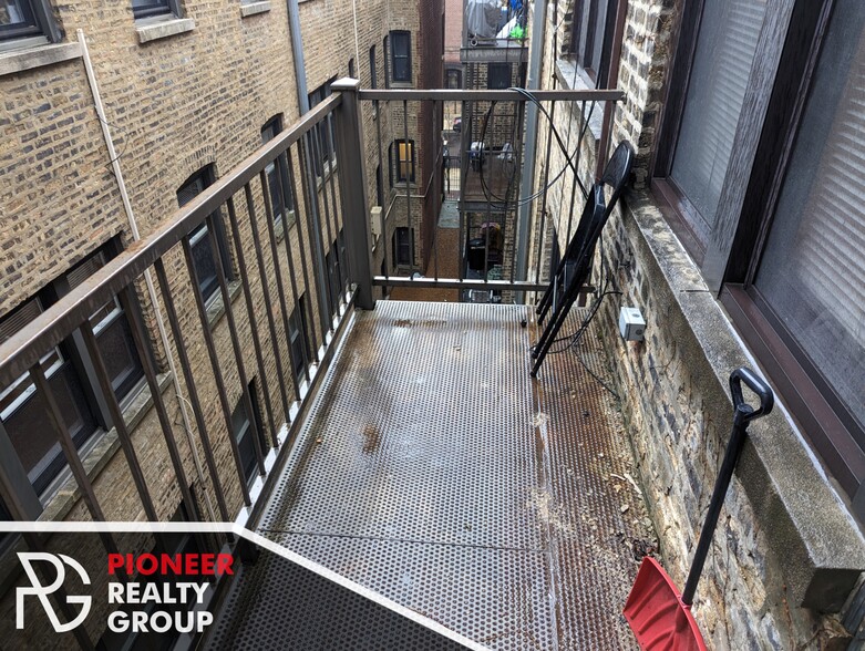 Building Photo - 912 W Dakin St