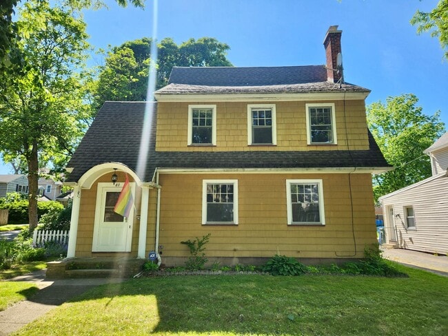 Building Photo - 3 bd 1 ba House | Charlotte | Off street P...