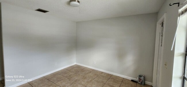 Building Photo - Experience the ultimate comfort in our newly remodeled 2 Bedroom / 1 bathroom home boasting car p...