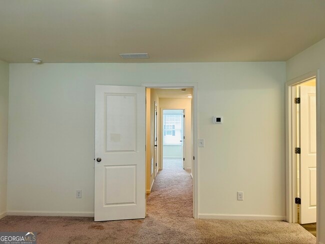 Building Photo - 403 Kings Cross Wy