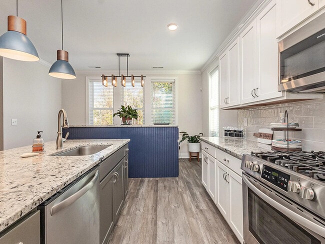 Building Photo - 300 W Amber Oak Dr