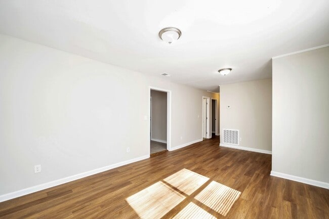 Building Photo - Hidden Gem with Tons of Space and Modern U...