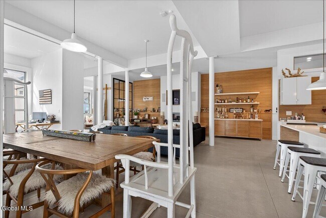 Building Photo - 5 Swanner Ln