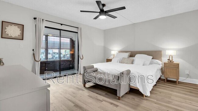 Building Photo - 10192 Seminole Island Dr
