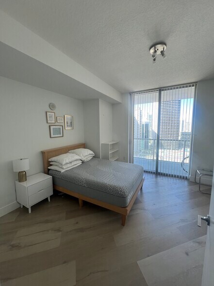 Secondary bedroom - 1111 SW 1st Ave