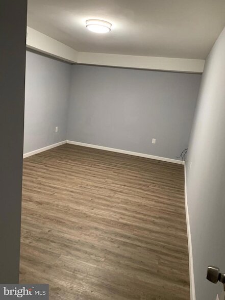 Building Photo - 7 Glade Dr