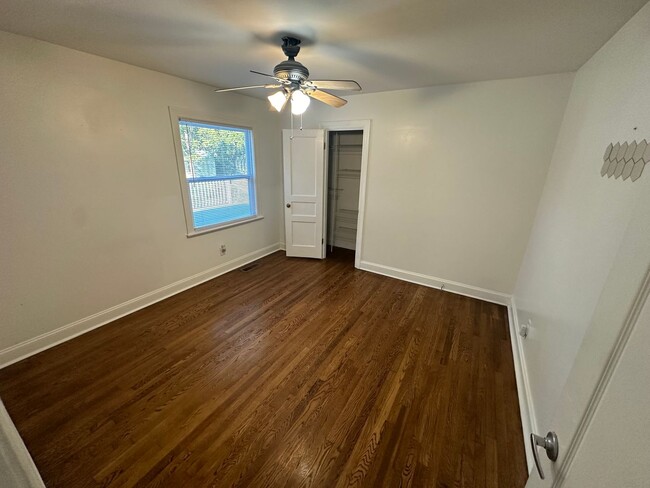 Building Photo - FOR LEASE - 3 bed, 2 bath, 1400 sqft single-family home