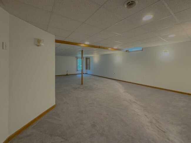 Building Photo - Exceptional Lease Offering in Novi Schools!