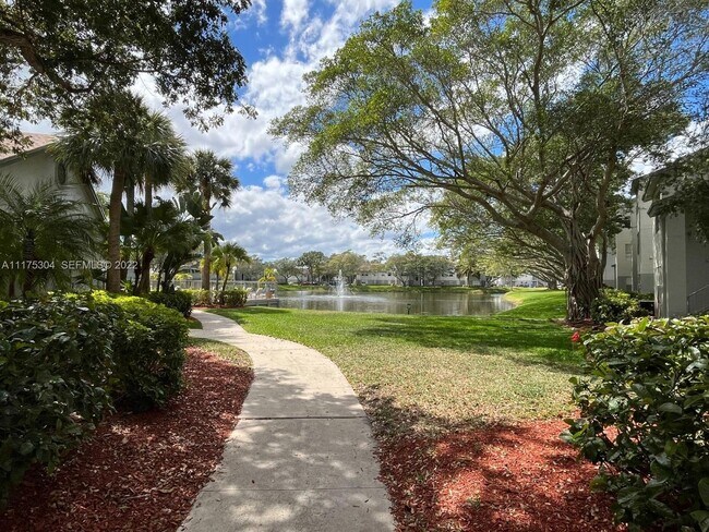 Building Photo - Spacious 2-bed, 2-bath apartment - Ponte Verde at Palm Beach Lakes