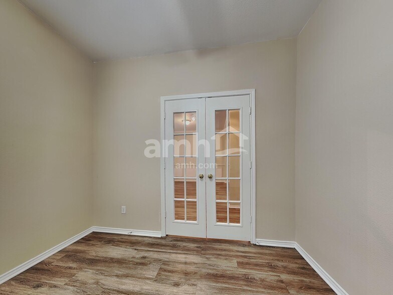 Building Photo - 1511 Cheyenne Trl