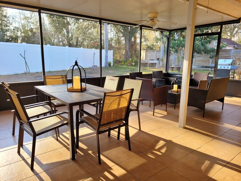 Building Photo - 1911 Tarpon Ct