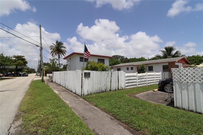 Building Photo - 1206 N 22nd Ave