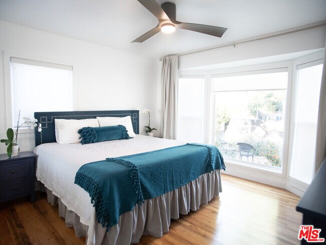 Building Photo - 6413 White Oak Ave