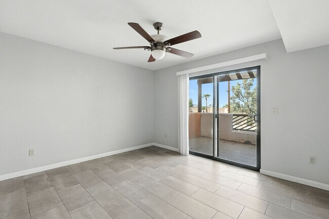 Building Photo - Walking Distance to ASU!