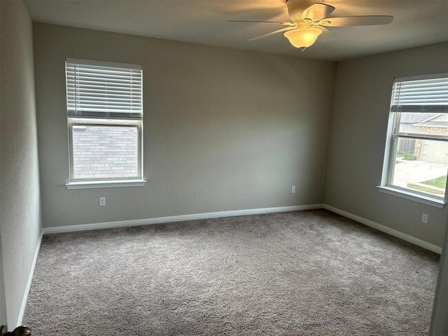 Building Photo - 317 Serpens St