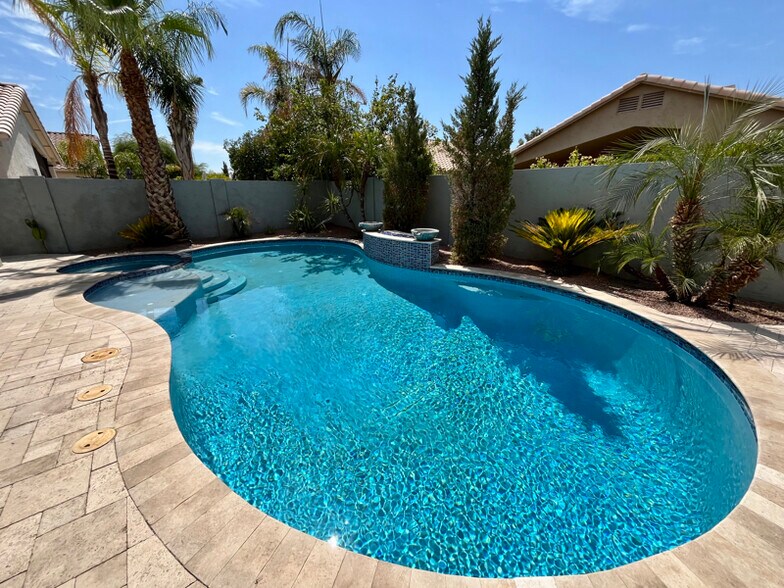 Building Photo - 8709 E Gail Rd