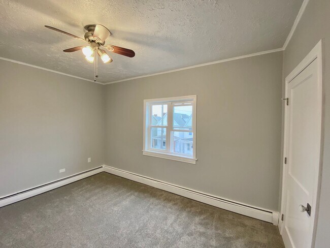 Building Photo - Renovated 2 Bed/1.5 Bath on a Quiet Street in Mt. Washington!  Available July1st!