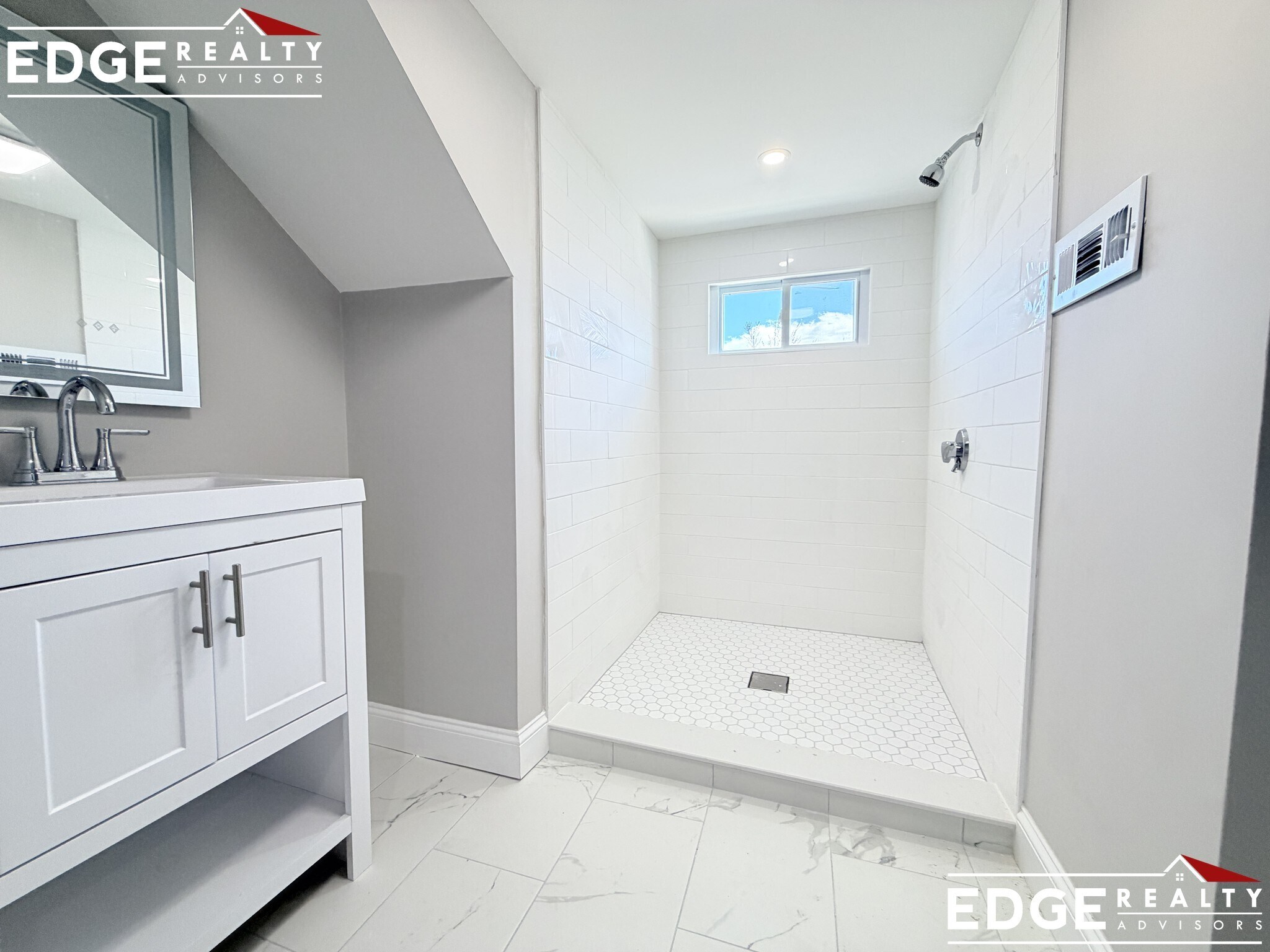 Building Photo - 72 Hunnewell Ave