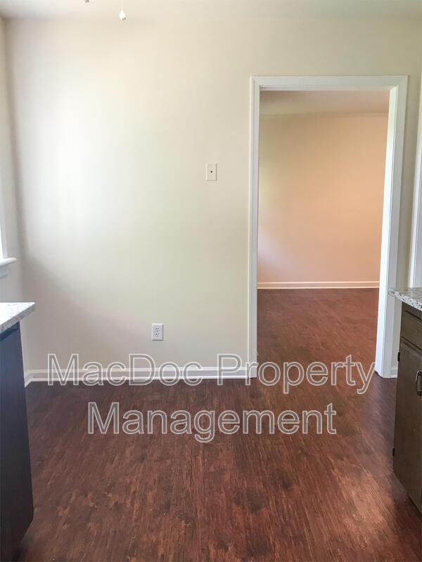 Building Photo - 918 Churchill Dr