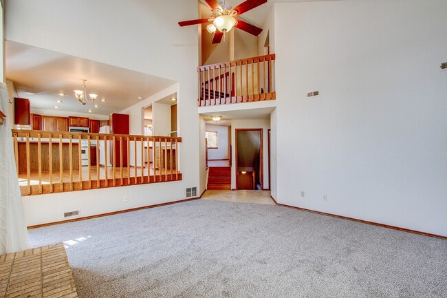 Building Photo - Spacious 4BR Home in Gleneagle!!!