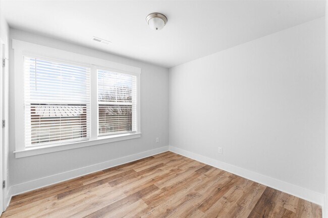 Building Photo - Brand New Lake Front Davidson Townhome