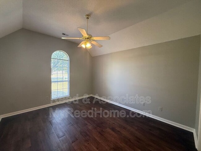 Building Photo - 70 Clear Springs Dr